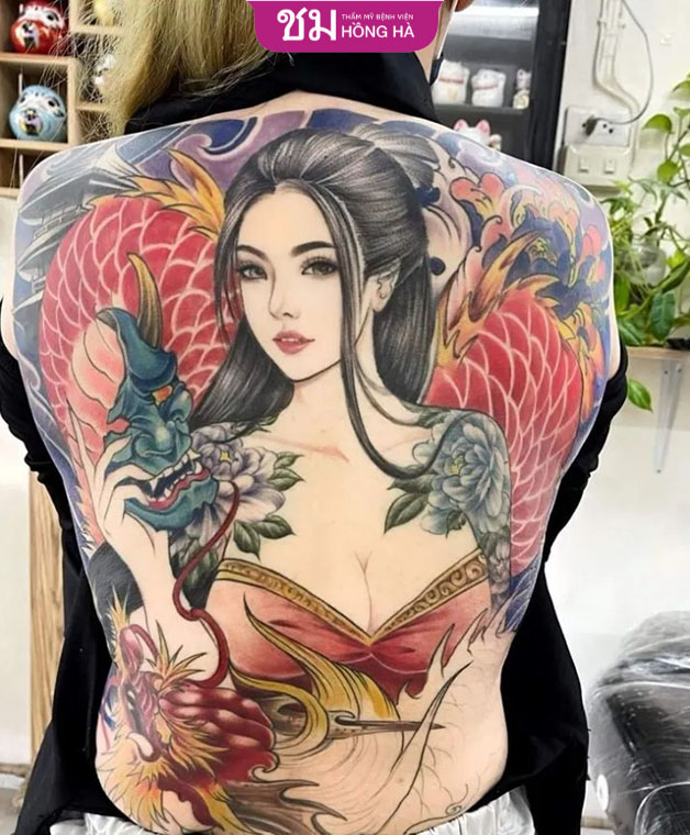 Lưng với bề mặt rộng, dễ dàng tạo hình mang đến hiệu ứng thị giác tuyệt vời