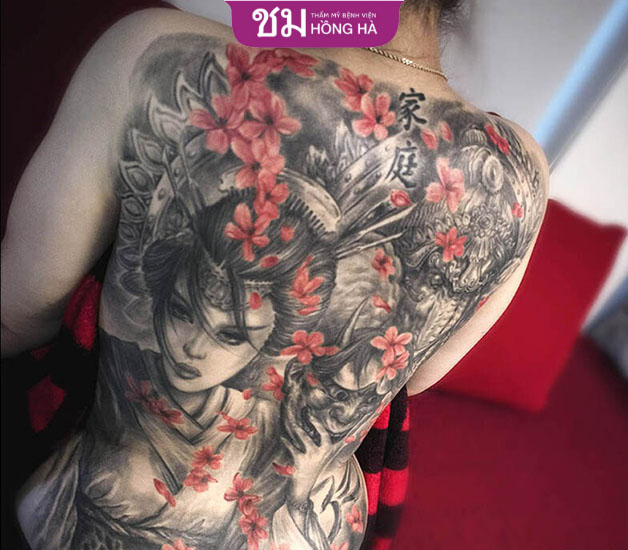 Tattoo kín lưng không chỉ được nam giới mà nữ giới vô cùng yêu thích