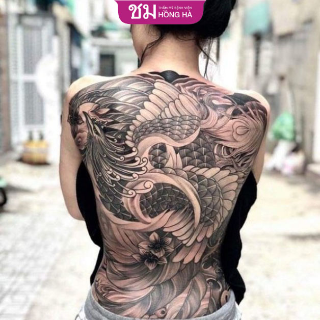 Cô nàng cá tính sẽ chọn hình xăm đen trắng để thể hiện phong cách bản thân