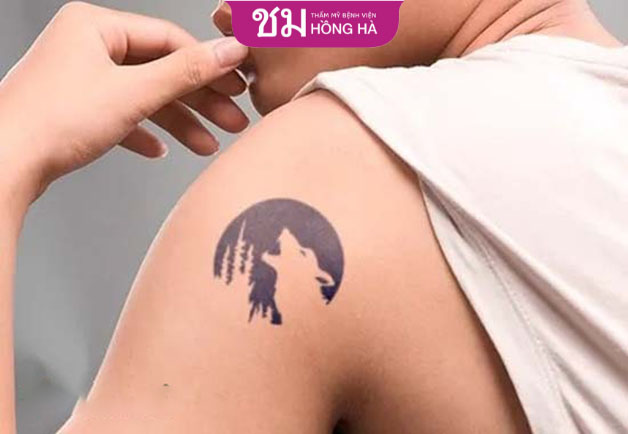 Những con vật có kích thước nhỏ xăm trên vai vô cùng tinh tế