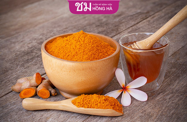 Bột nghệ và mật ong không chỉ kháng khuẩn còn giúp da đều màu