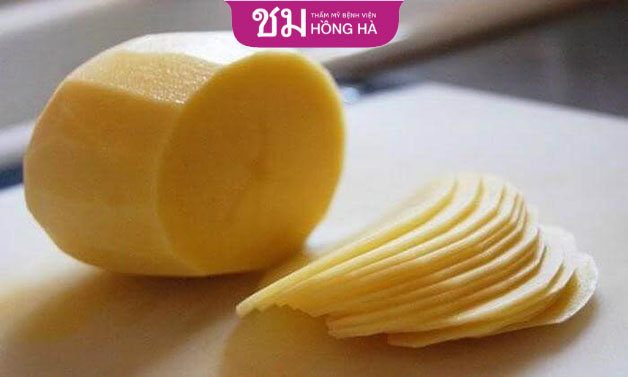 Vitamin C, B2, B6 trong khoai tây sẽ tác động lên những đốm thâm trên da