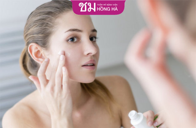 Để có được hiệu quả nhanh nhất nên chọn các sản phẩm có thành phần vitamin C, Hydroquinone, Niacinamide, axit salicylic...